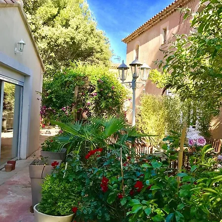 Holiday D'avignon Et Pinede Gasthof Les Angles (Gard)