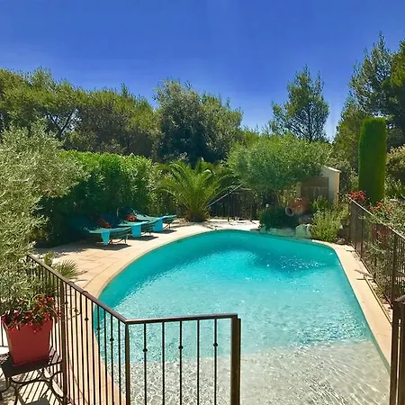 Holiday D'avignon Et Pinede Gasthof
