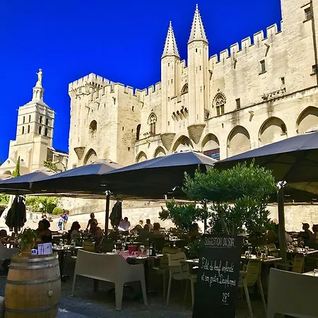 Holiday D'avignon Et Pinede Penzion Les Angles (Gard)